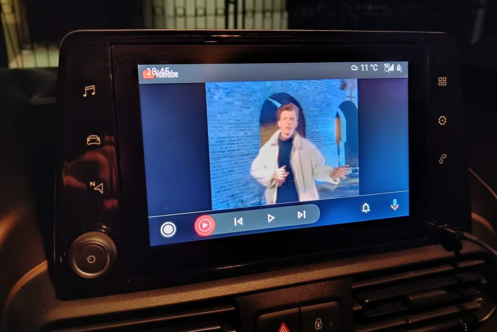 Android Auto Rickroll vajičko