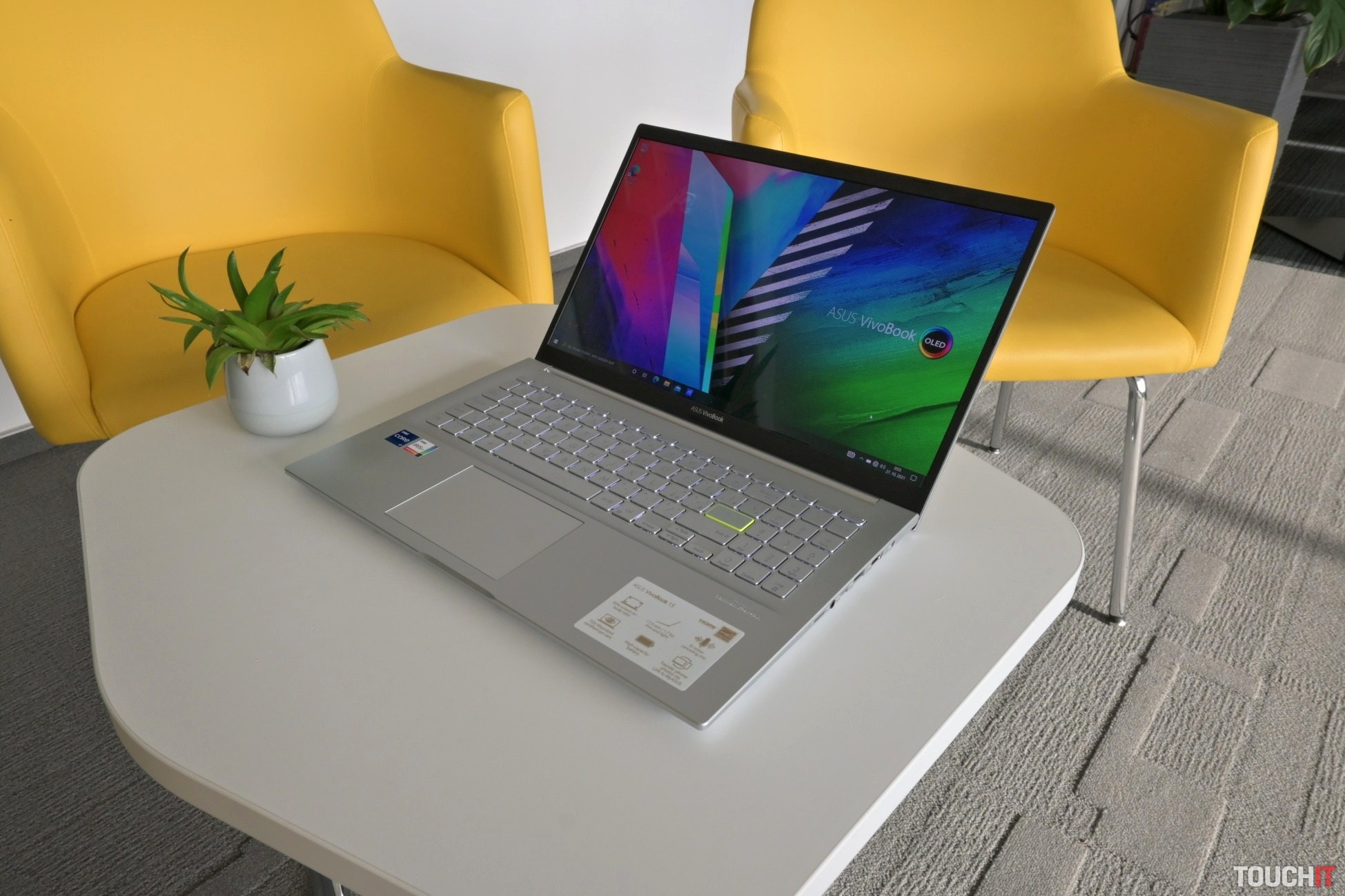 ASUS Vivobook 15 OLED (K513EA): 15,6″ s lepším displejom ako u väčšiny notebookov (RECENZIA)
