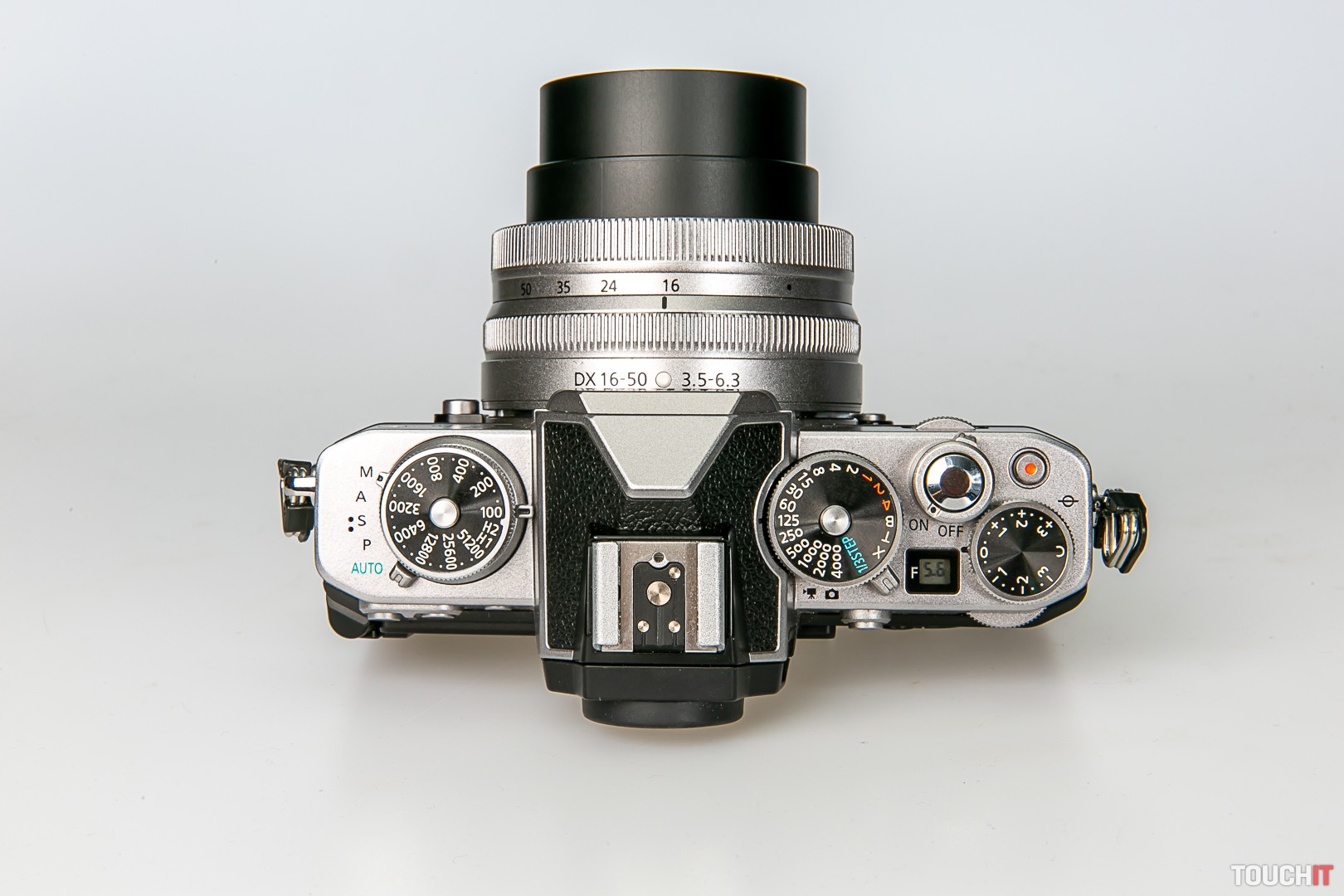 Nikon končí so zrkadlovkami: Budúcnosť vidí v bezzrkadlovkách