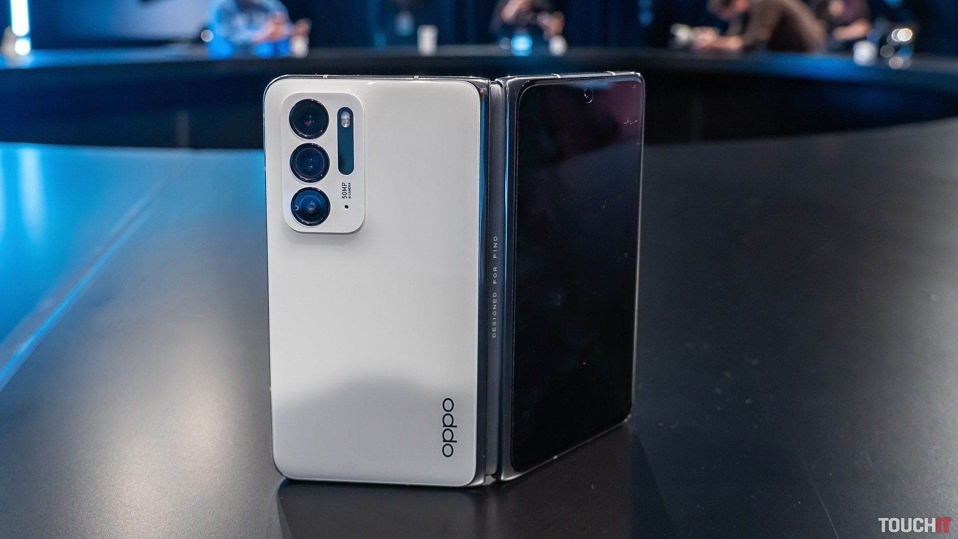 OPPO má nový skladací telefón a trúfa si na Samsung (VIDEO TOUCHIT)