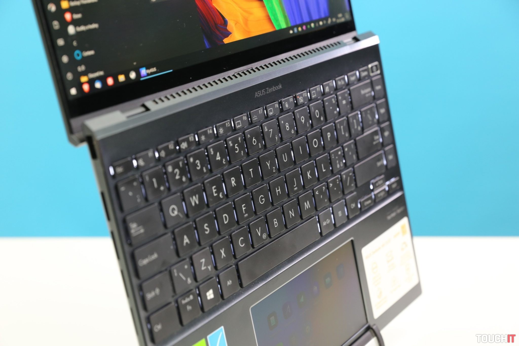 ASUS Zenbook 14X OLED: Na tomto notebooku si zahráte Mafiu II (RECENZIA)