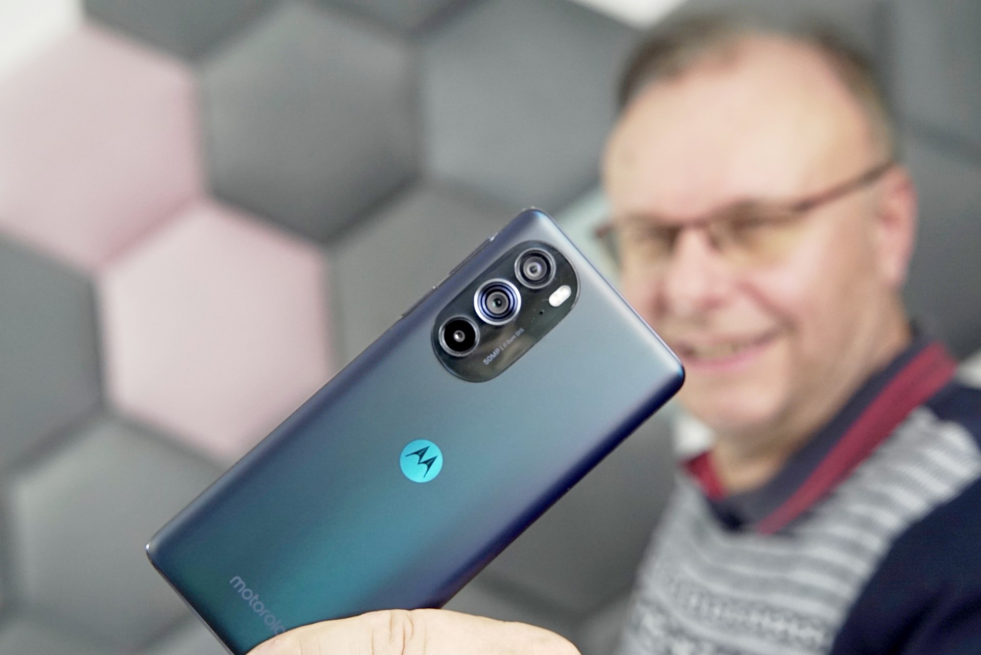 Motorola edge 30 pro: Vlajková loď do 800 eur