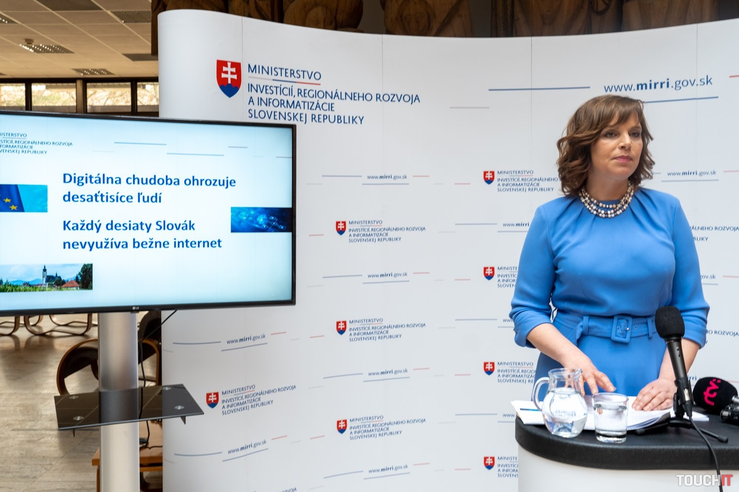 Digitálna chudoba: Až 170 000 ľudí na Slovensku môže dostať od štátu zadarmo tablet (VIDEO)