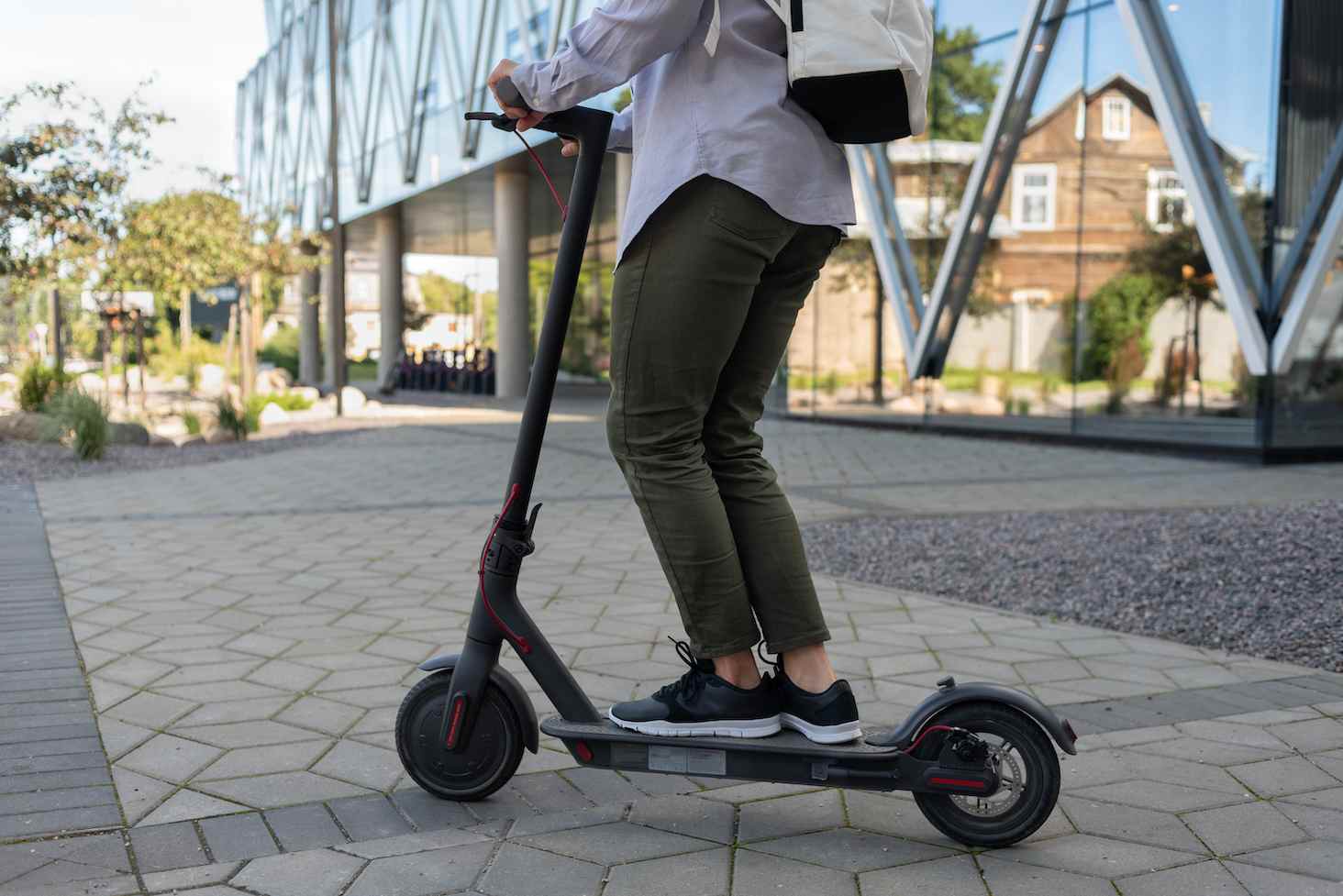 Slováci obľubujú e-kolobežky, dokonca aj ľudia nad 60 rokov. Čo zmení nová legislatíva?