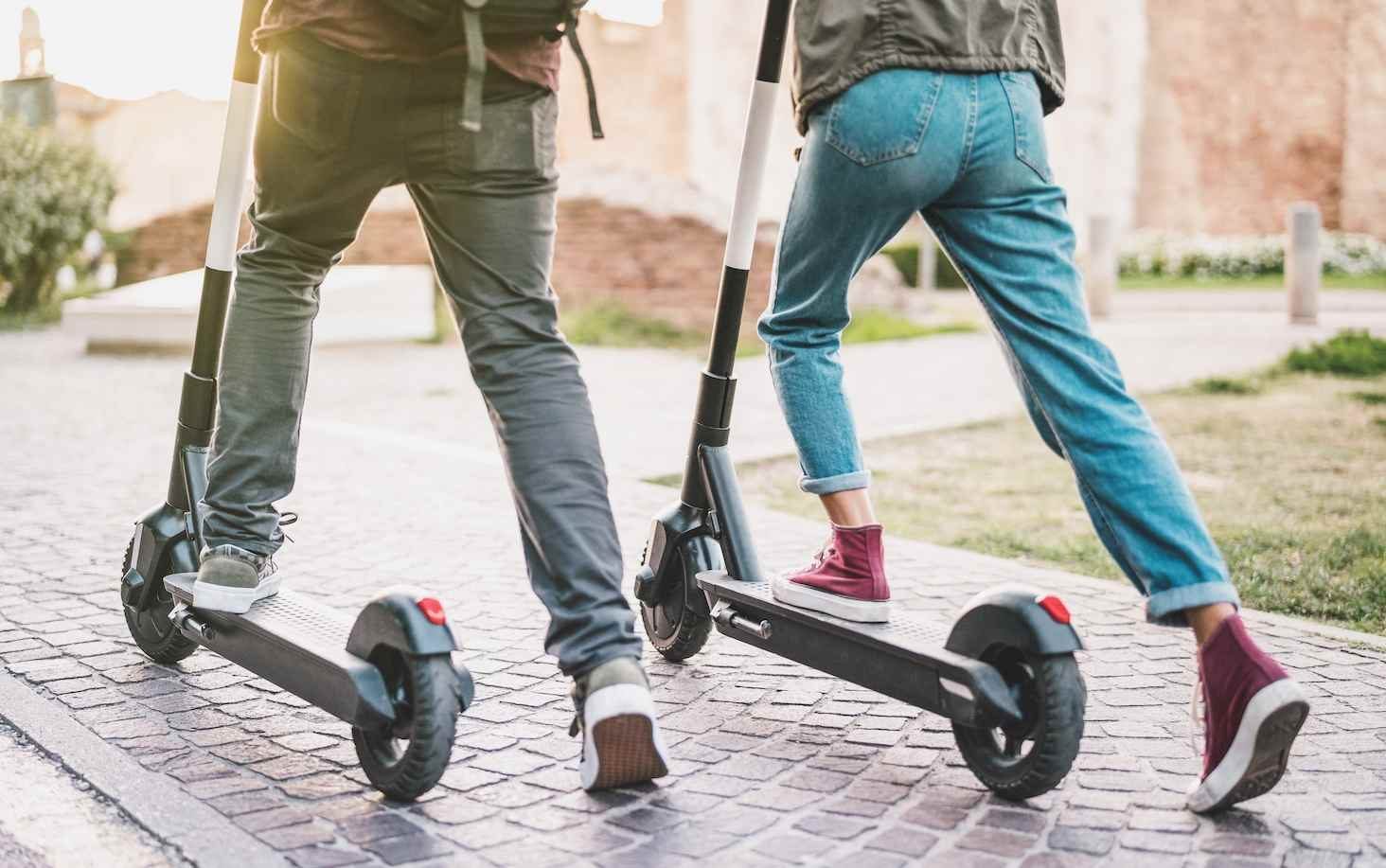 Čo robiť, ak jazdou na elektrickej kolobežke spôsobíte inému škodu