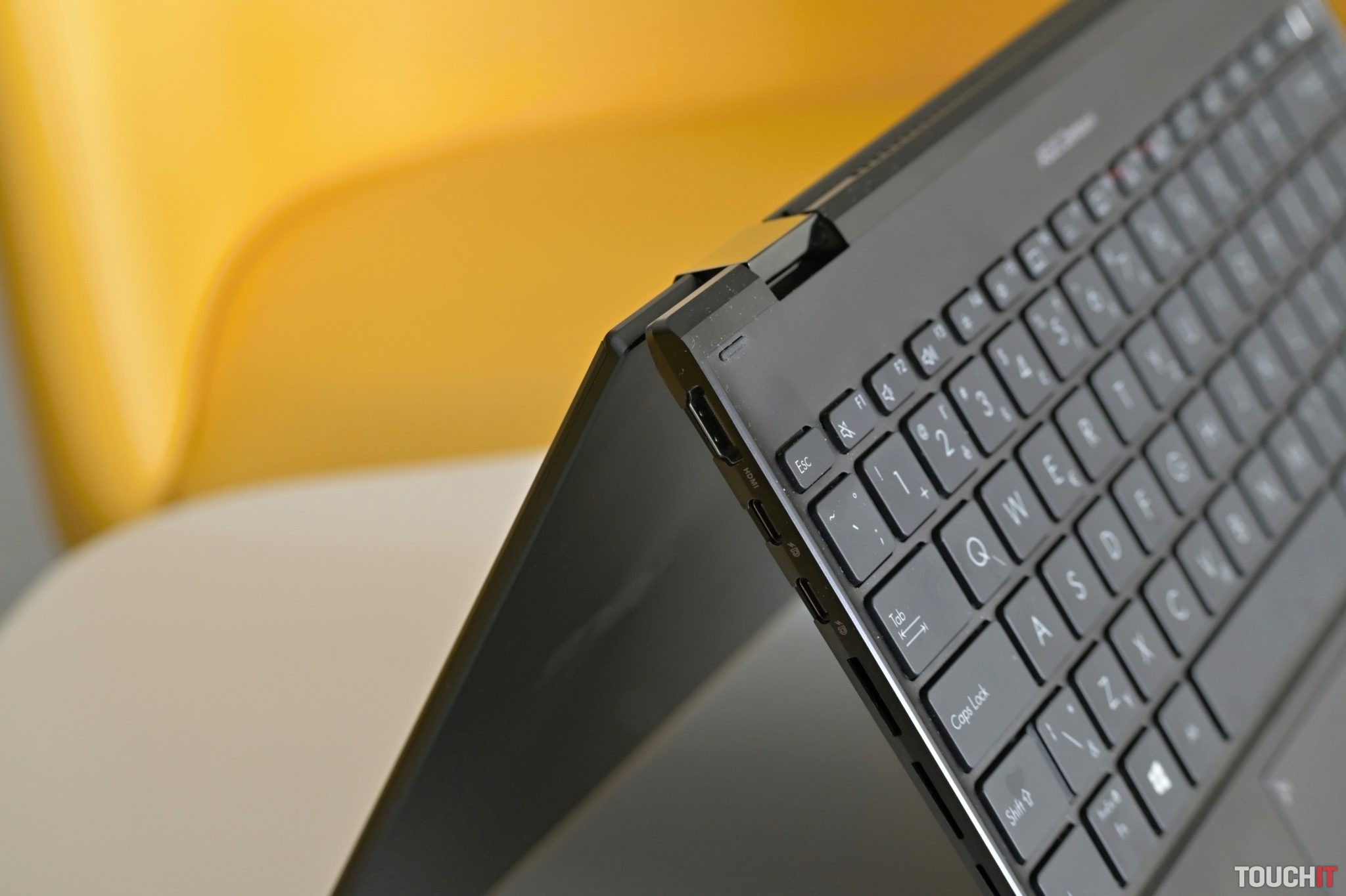 ASUS Zenbook 14 Flip OLED: Multimediálny notebook s procesorom AMD (RECENZIA)