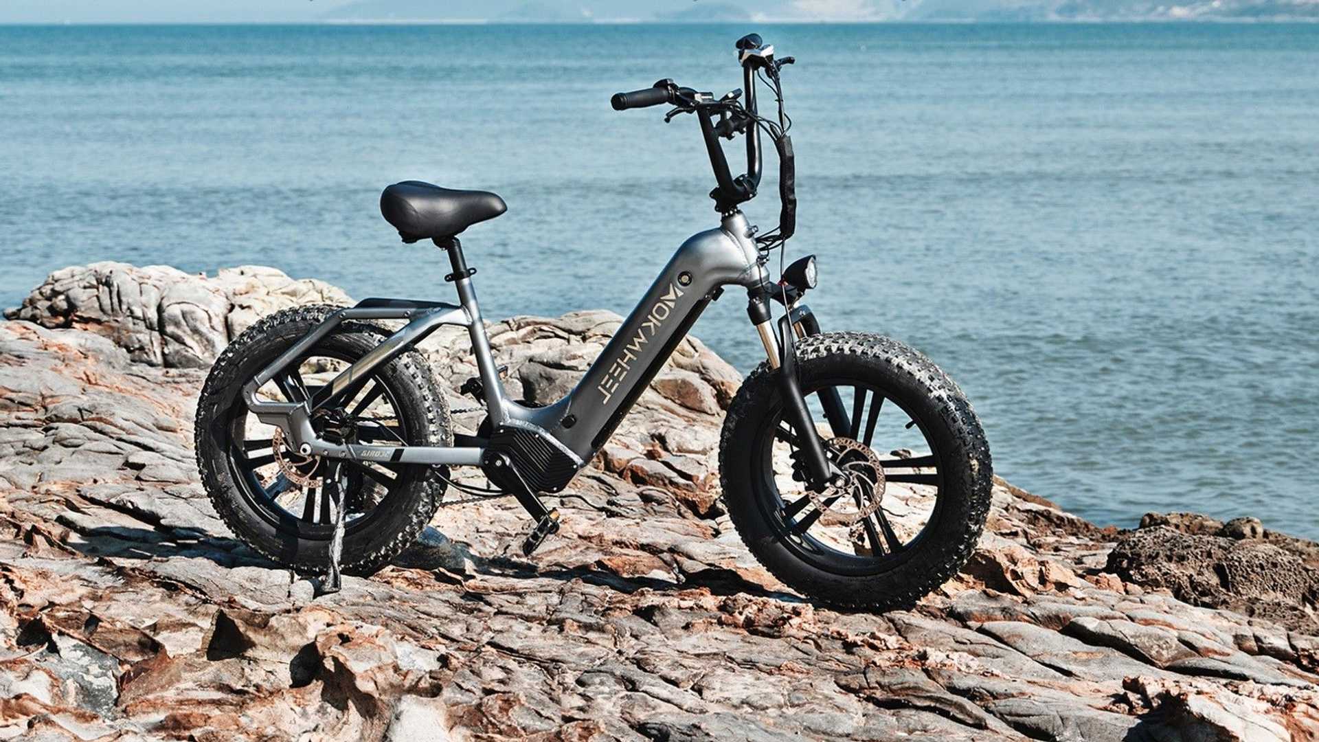 Mokwheel Basalt: Expedičný e-bicykel so solárnym nabíjaním a funkciou reverzného nabíjania iných zariadení