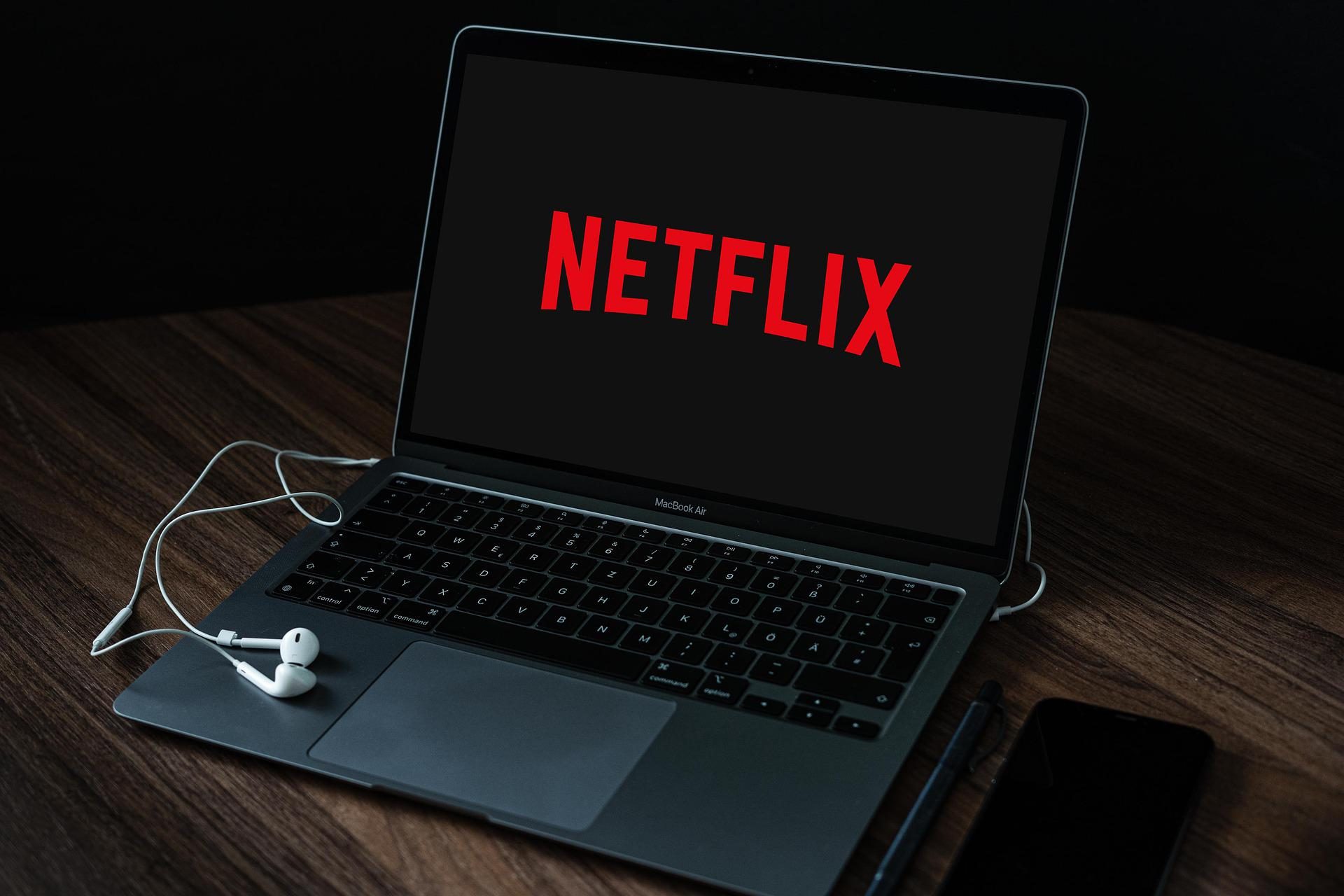 Netflix zlacňuje svoje predplatné. Na Slovensku zatiaľ platia terajšie ceny