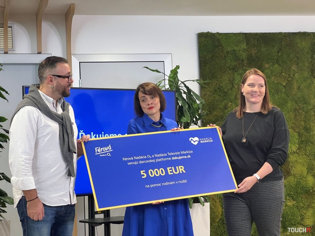 Férová Nadácia O2 a Nadácia Televízie Markíza darovali 5000 eur platforme Ďakujeme.sk