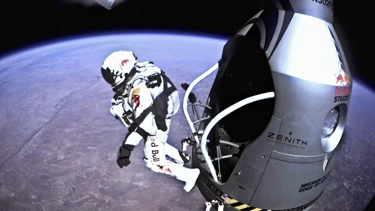 Pred 10 rokmi skočil z vesmíru: Pozrite si dokument SPACE JUMP