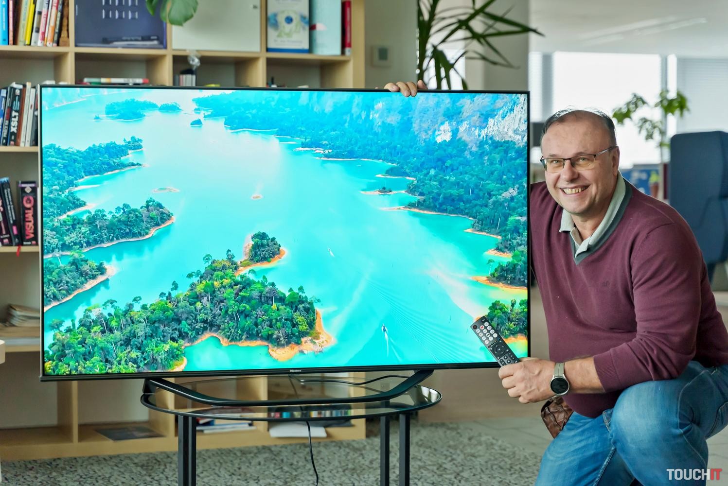 Televízor Hisense U7HQ: výborný pomer výkon/cena a špecialista na futbal
