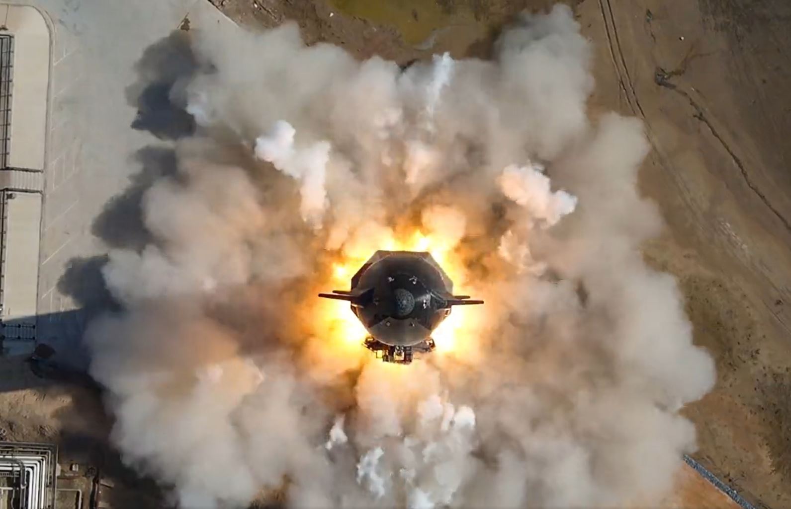 Takto SpaceX testuje raketové motory. Je to úžasný pohľad