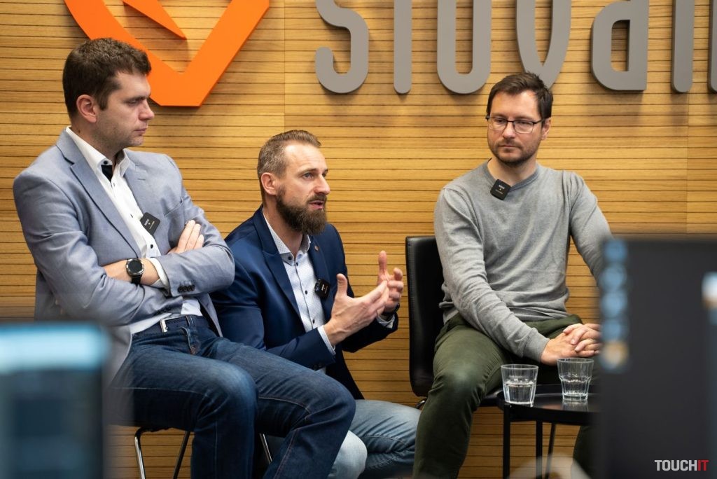 Zľava Ján Andraško (Binary Confidence), Martin Žák (Slovanet), Pavol Draxler (Binary Confidence)