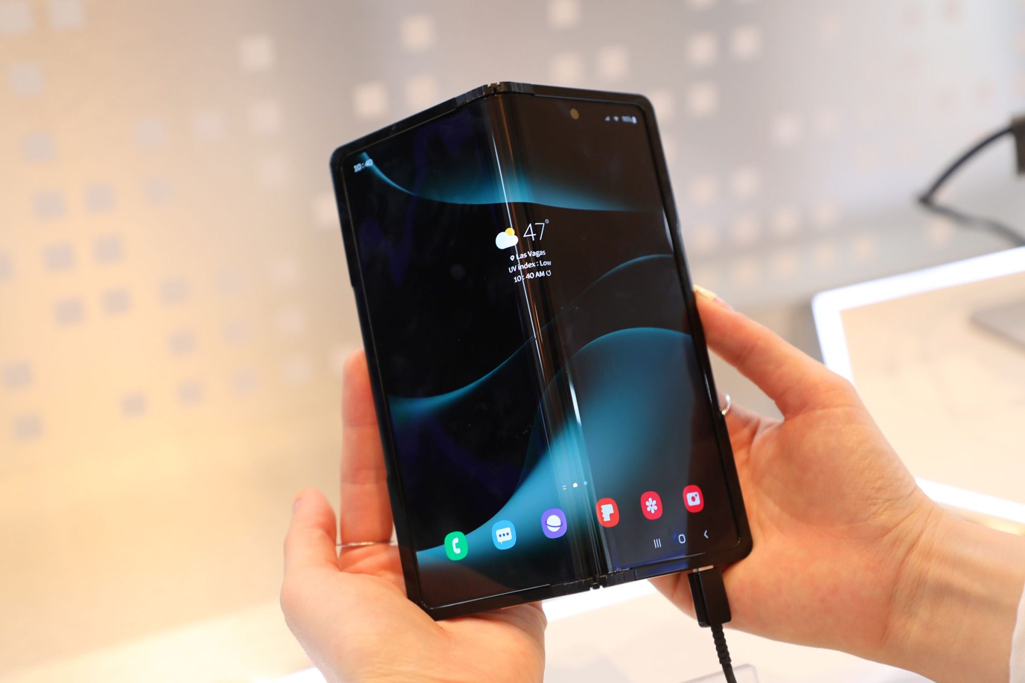 Samsung ukázal nový skladateľný displej, ktorý sa dá otáčať o 360 stupňov