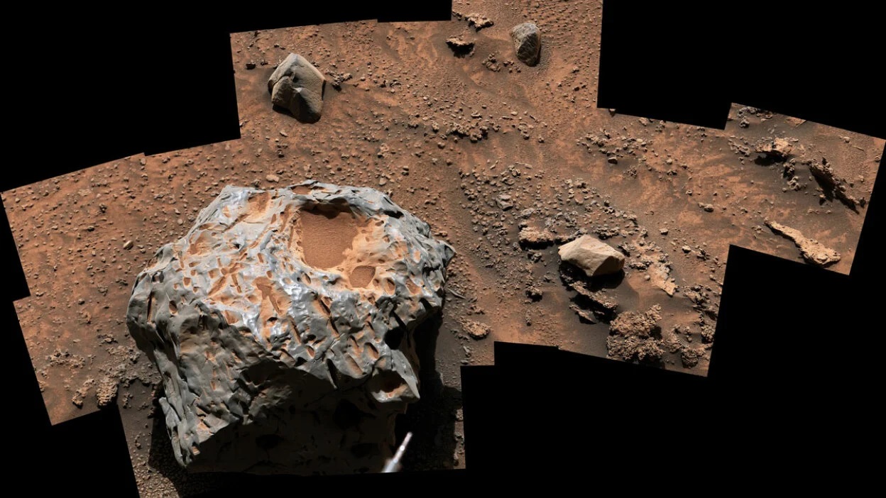 NASA našla na Marse veľký meteorit, nazvala ho Kakao