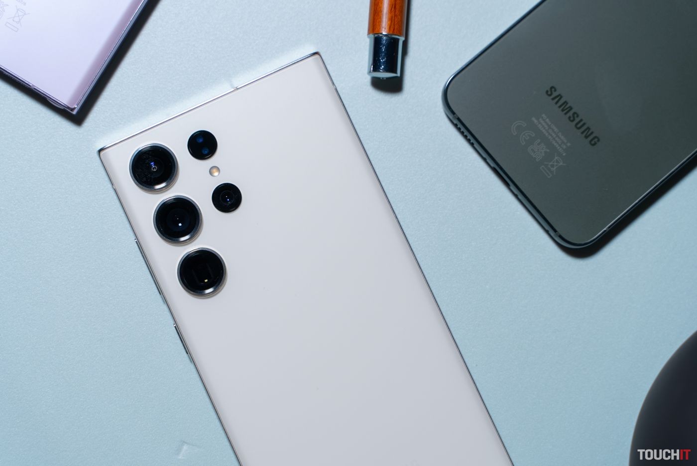 Samsung Galaxy S24 Ultra sa nakoniec (ne)vzdá dôležitej výbavy (AKTUALIZOVANÉ)