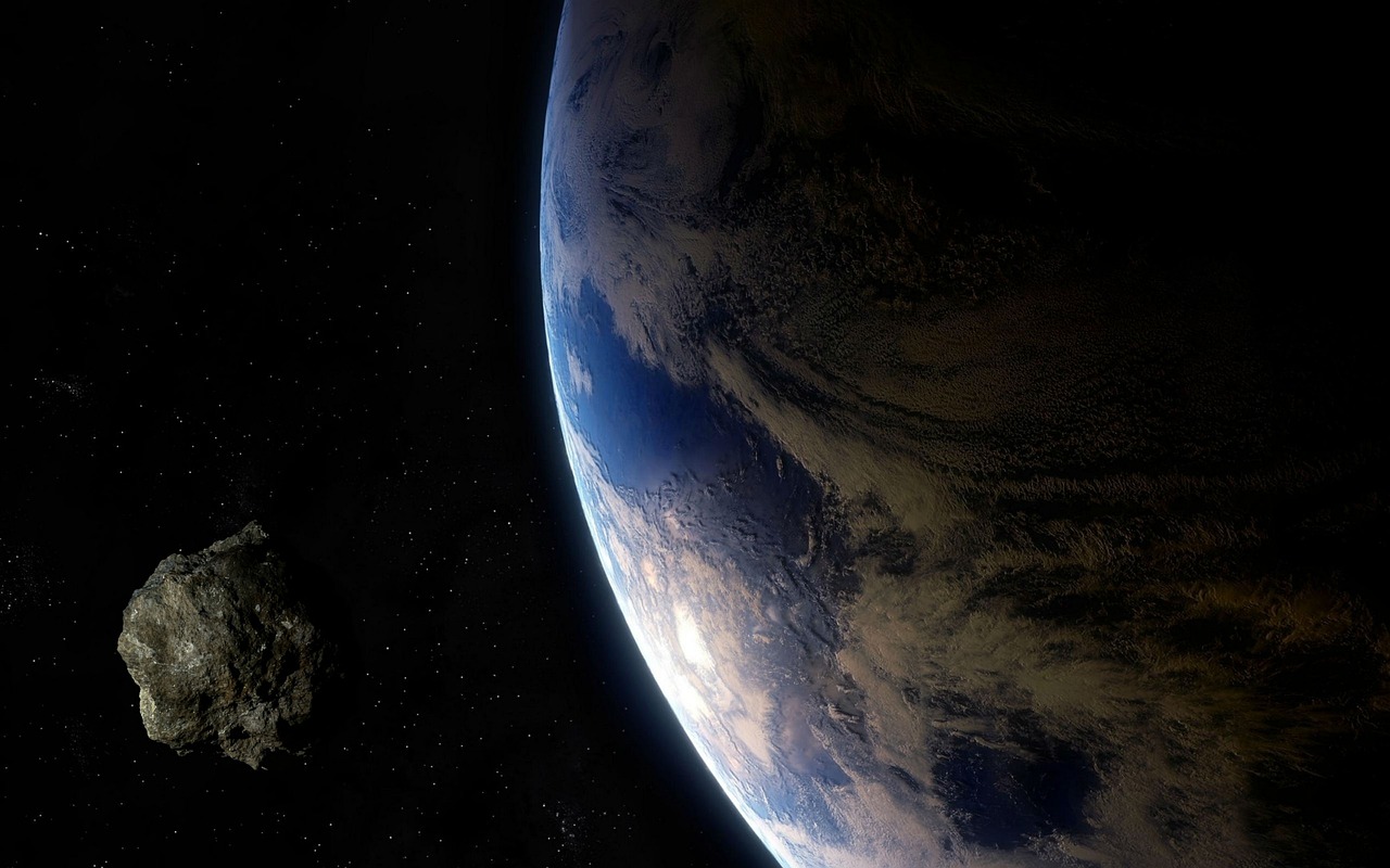 Neďaleko Zeme o pár dní preletí veľký asteroid, bude k nám o polovicu bližšie ako Mesiac