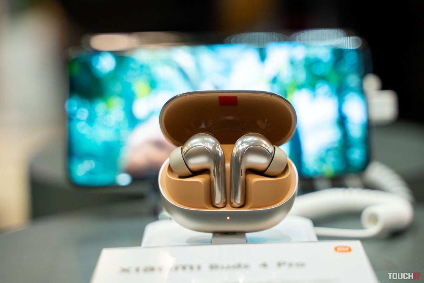 Xiaomi predstavilo novú kolobežku Electric Scooter 4 Ultra a slúchadlá Buds 4 Pro