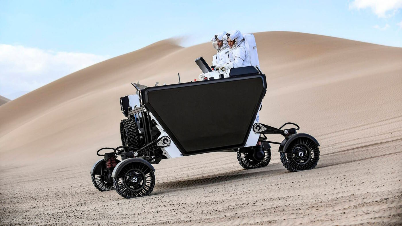SpaceX chce dopraviť na Mesiac rover veľký ako SUV
