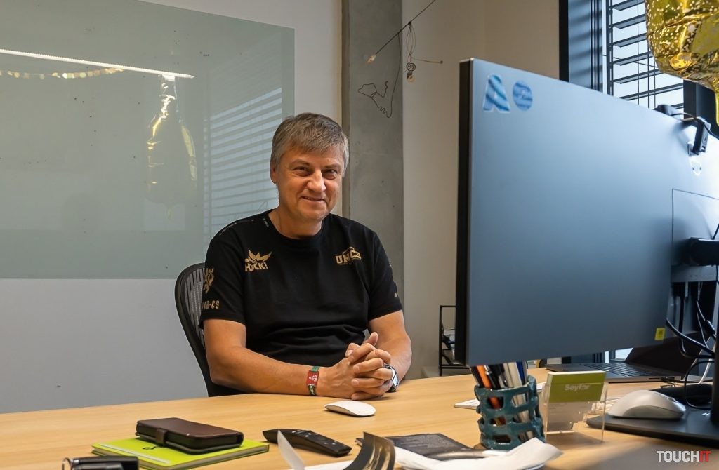 Martin Cígler šéfuje firme, ktorá je najväčším panterom Microsoftu, ale na stole má počítač s macOS. Dnes koncové zariadenie nerozhoduje-