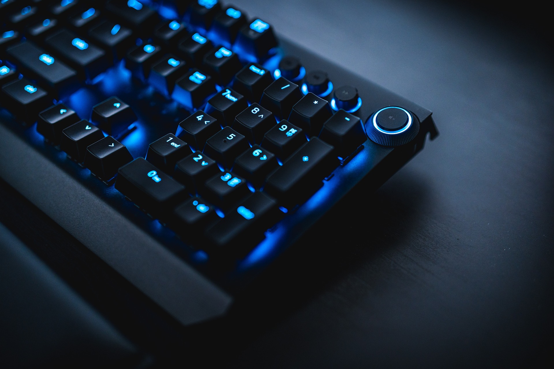 Windows bude mať ovládanie RGB. Zatiaľ veľmi nefunguje
