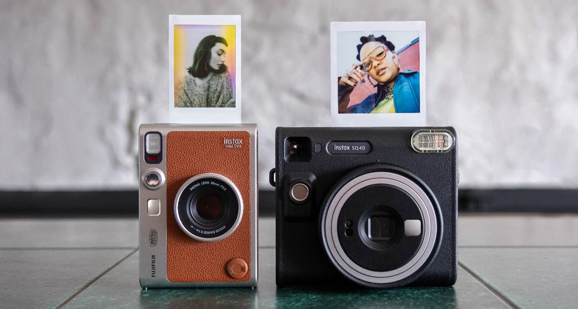 Klasické fotoaparáty s instantnou tlačou sú stále obľúbené
