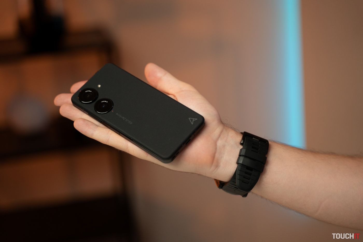 Koniec vlajkových lodí do 6 palcov? ASUS poprel, že by rušil smartfónovú Zenfone divíziu (DOPLNENÉ)