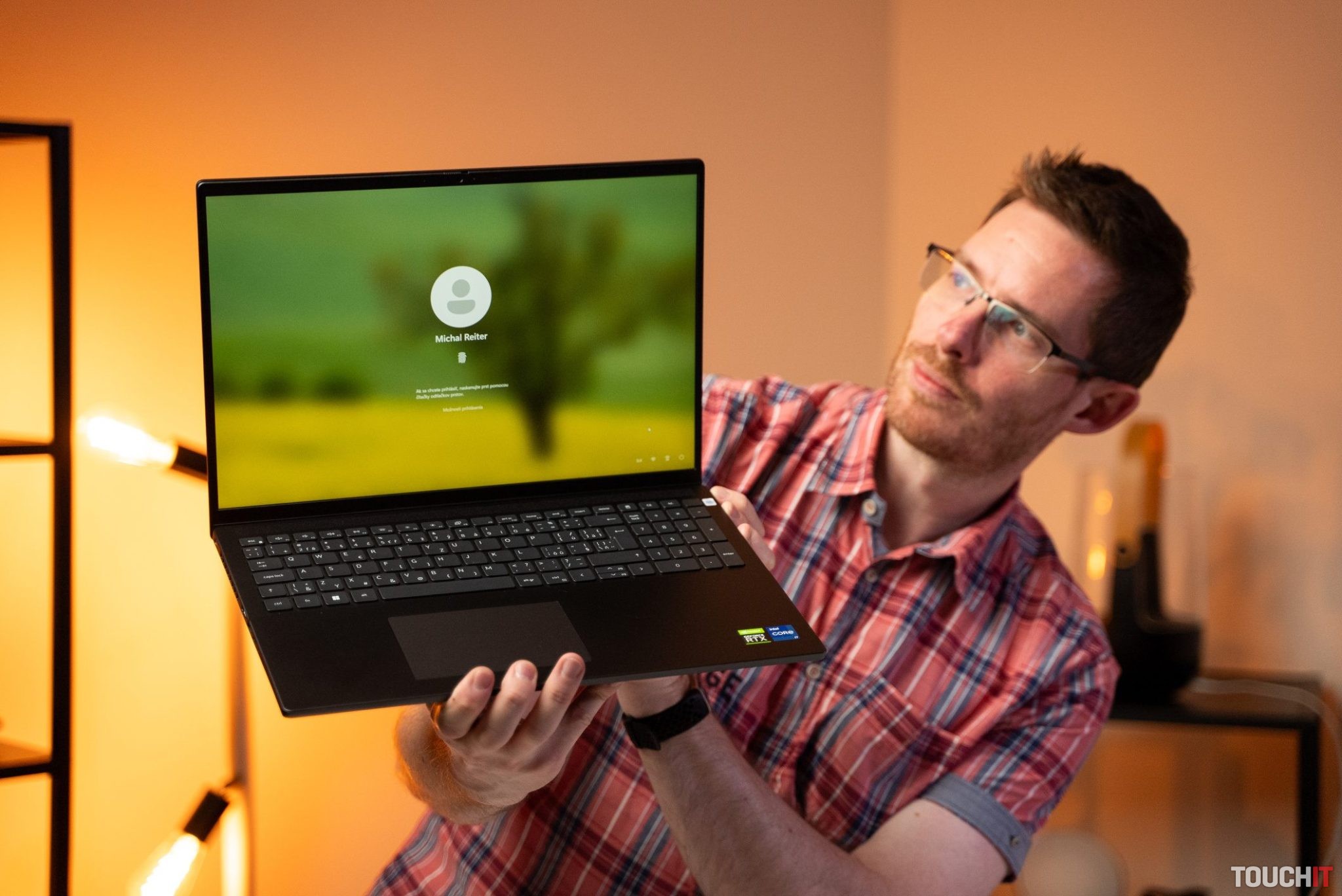 Dell Vostro 7620: Veľký 16″ displej a RTX karta (RECENZIA)