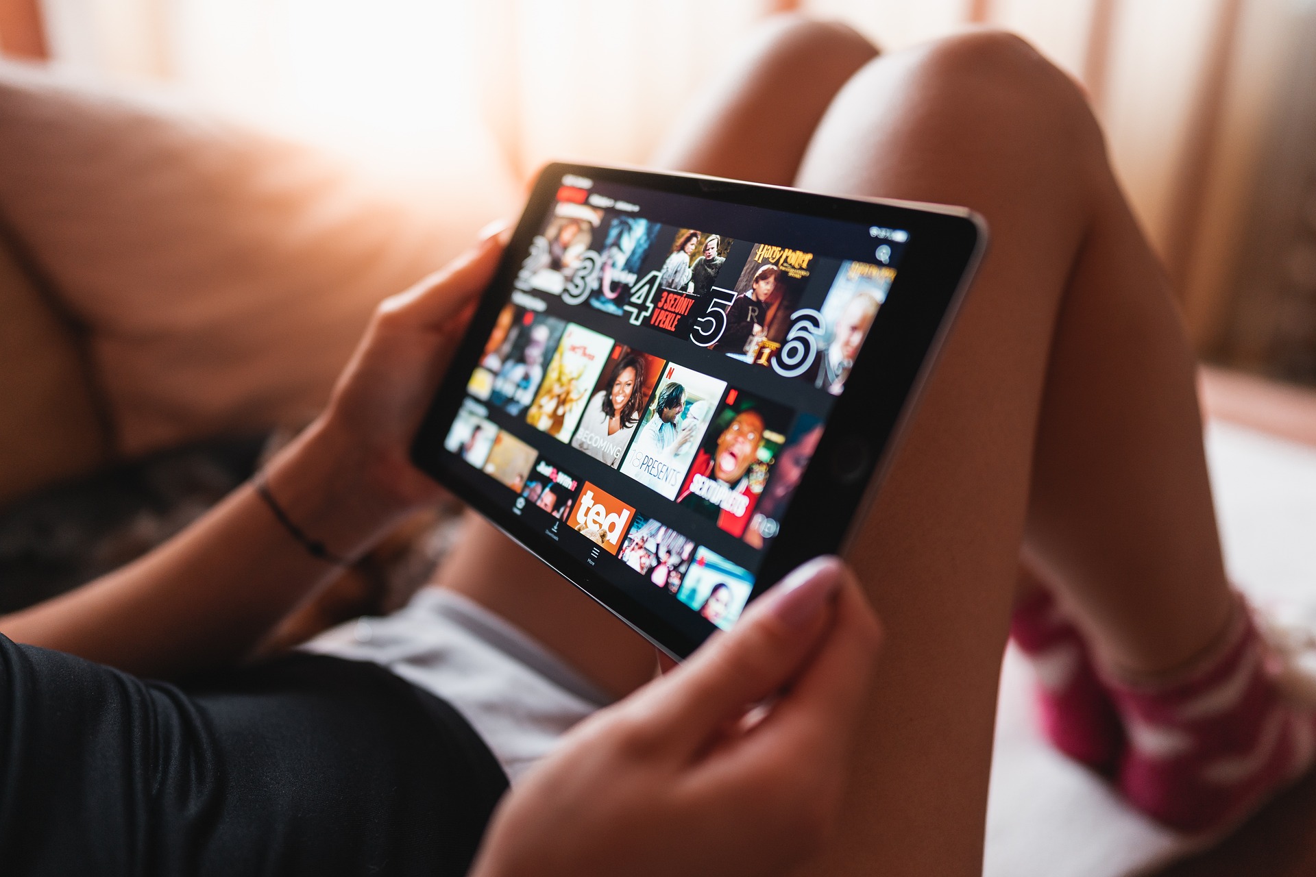 Prísnejší Netflix má úspech. Ľudia kupujú predplatné
