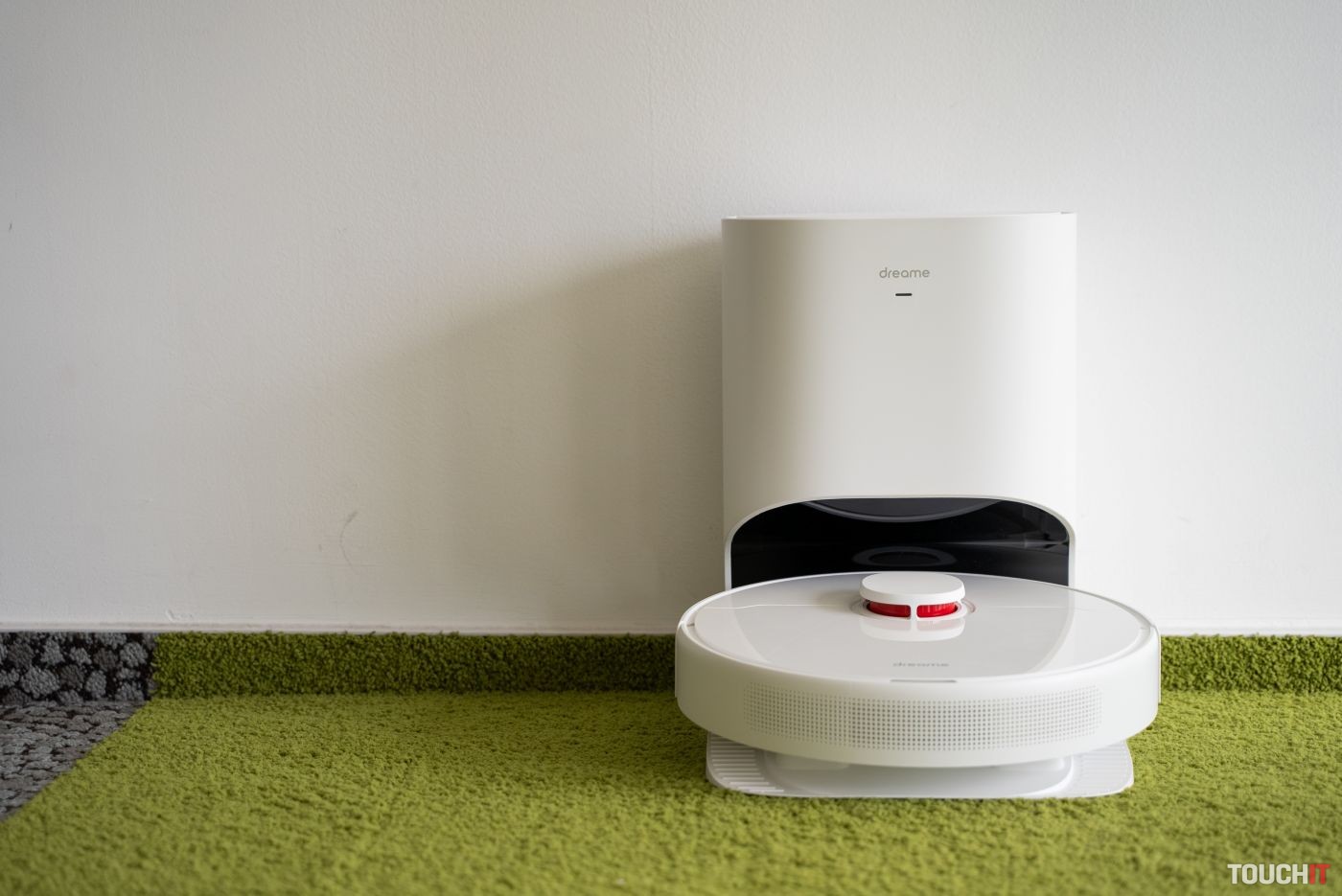 DreameBot D10 Plus: Spoľahlivý robotický vysávač s automatickým vyprázdňovaním (RECENZIA)