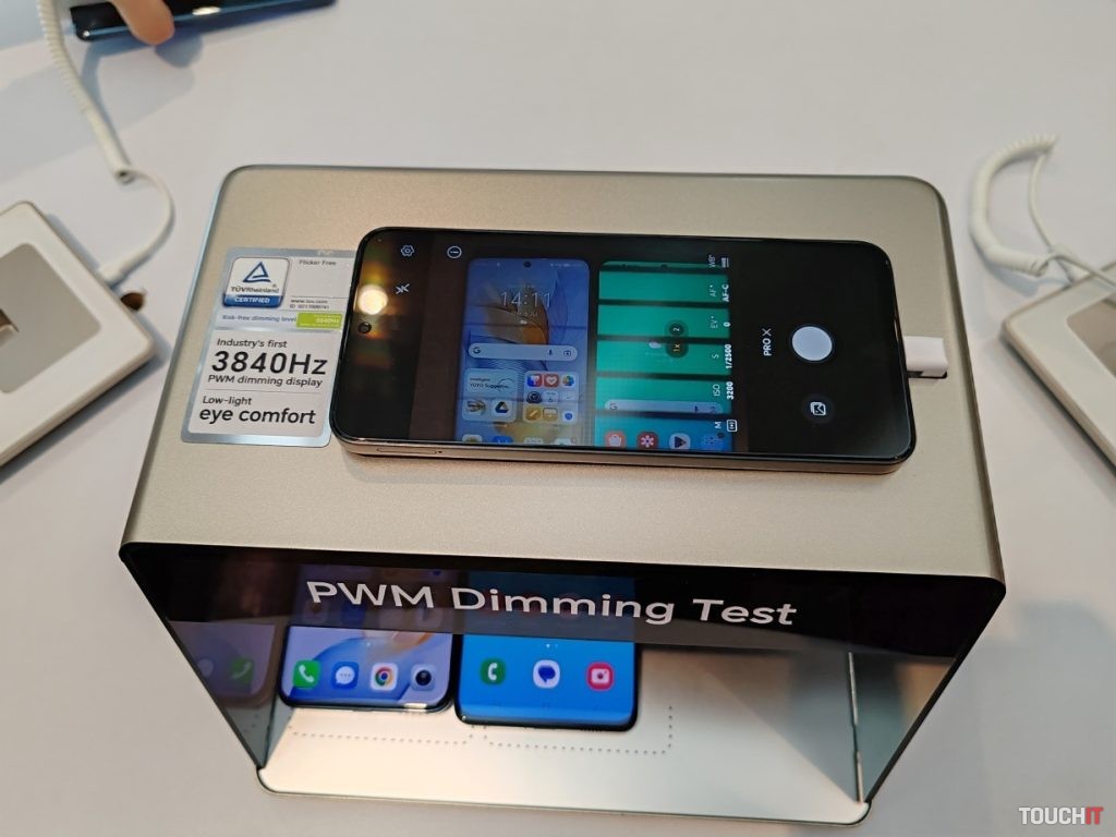Porovnanie displeja ja Samsung Galaxy S23 a HONOR 90