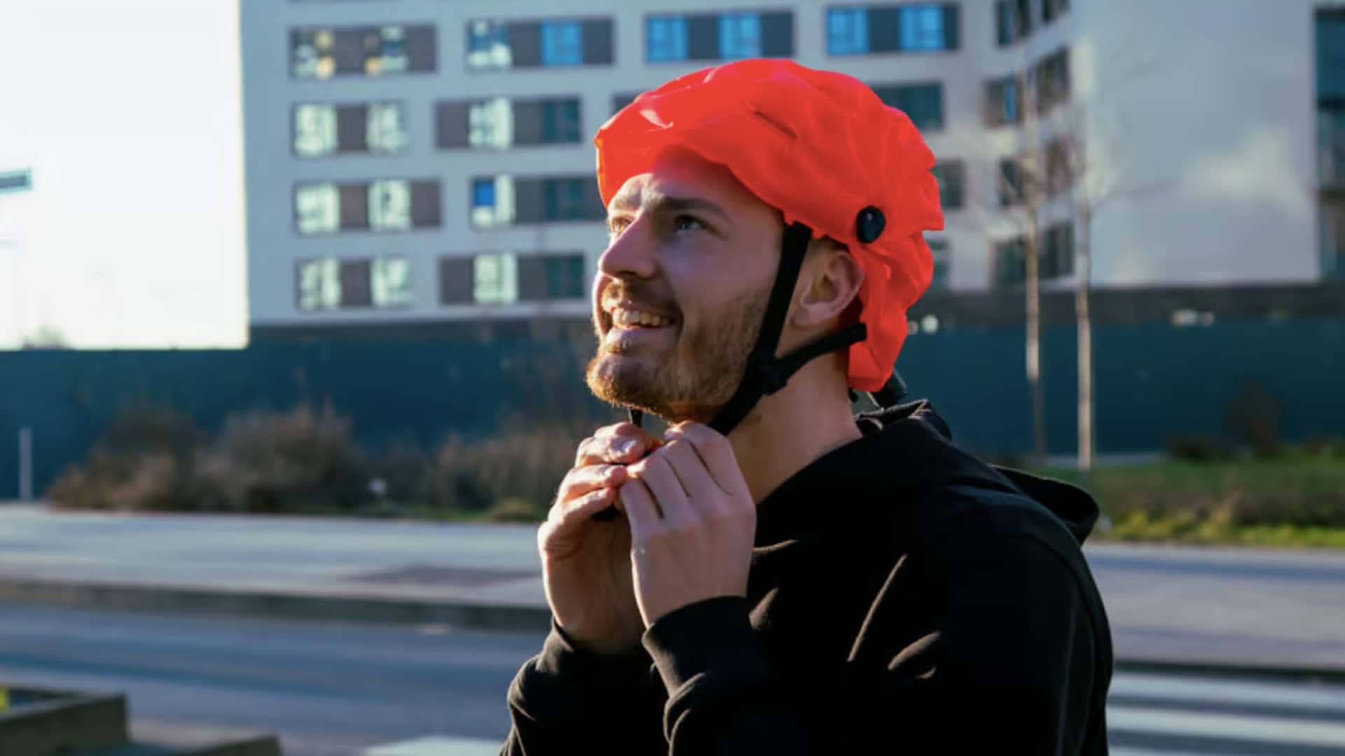Inflabi: Nafukovacia cyklistická prilba, ktorá ponúka plnú ochranu a zložíte ju do vrecka