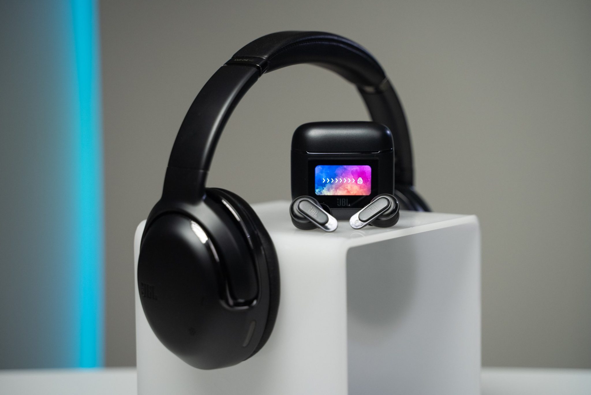 JBL Tour PRO 2 a JBL Tour ONE M2: Super pokročilé slúchadlá