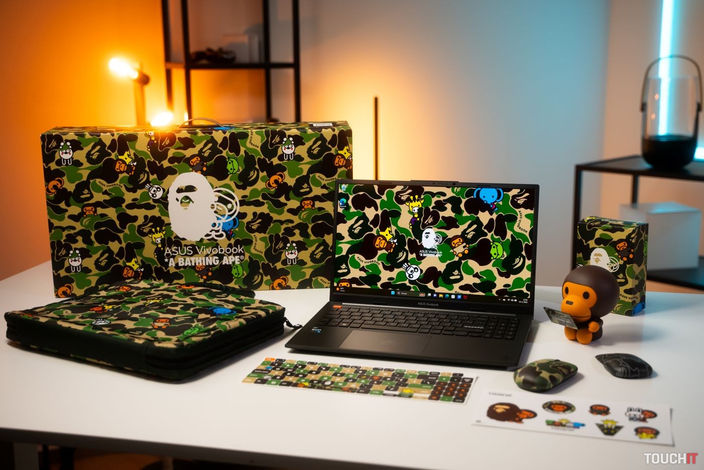 ASUS Vivobook S 15 OLED BAPE Edition je štýlový notebook pre študentov s príslušenstvom priamo v balení