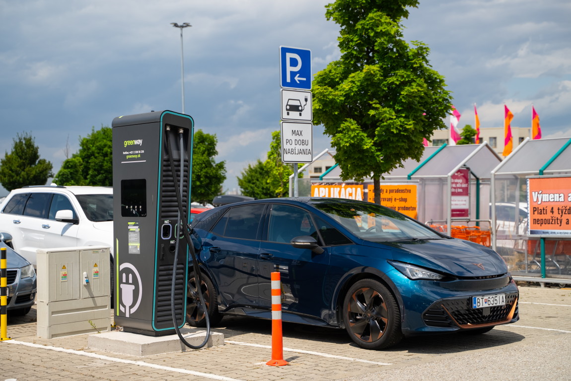 Batérie elektromobilov môžu mať dlhšiu životnosť, vyplýva z novej štúdie