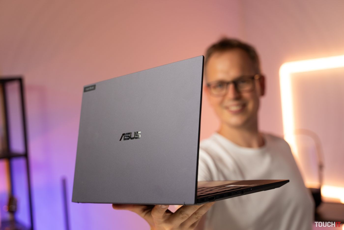 ASUS ExpertBook B9 OLED: Najlepší ultratenký notebook za rok 2023 (RECENZIA)