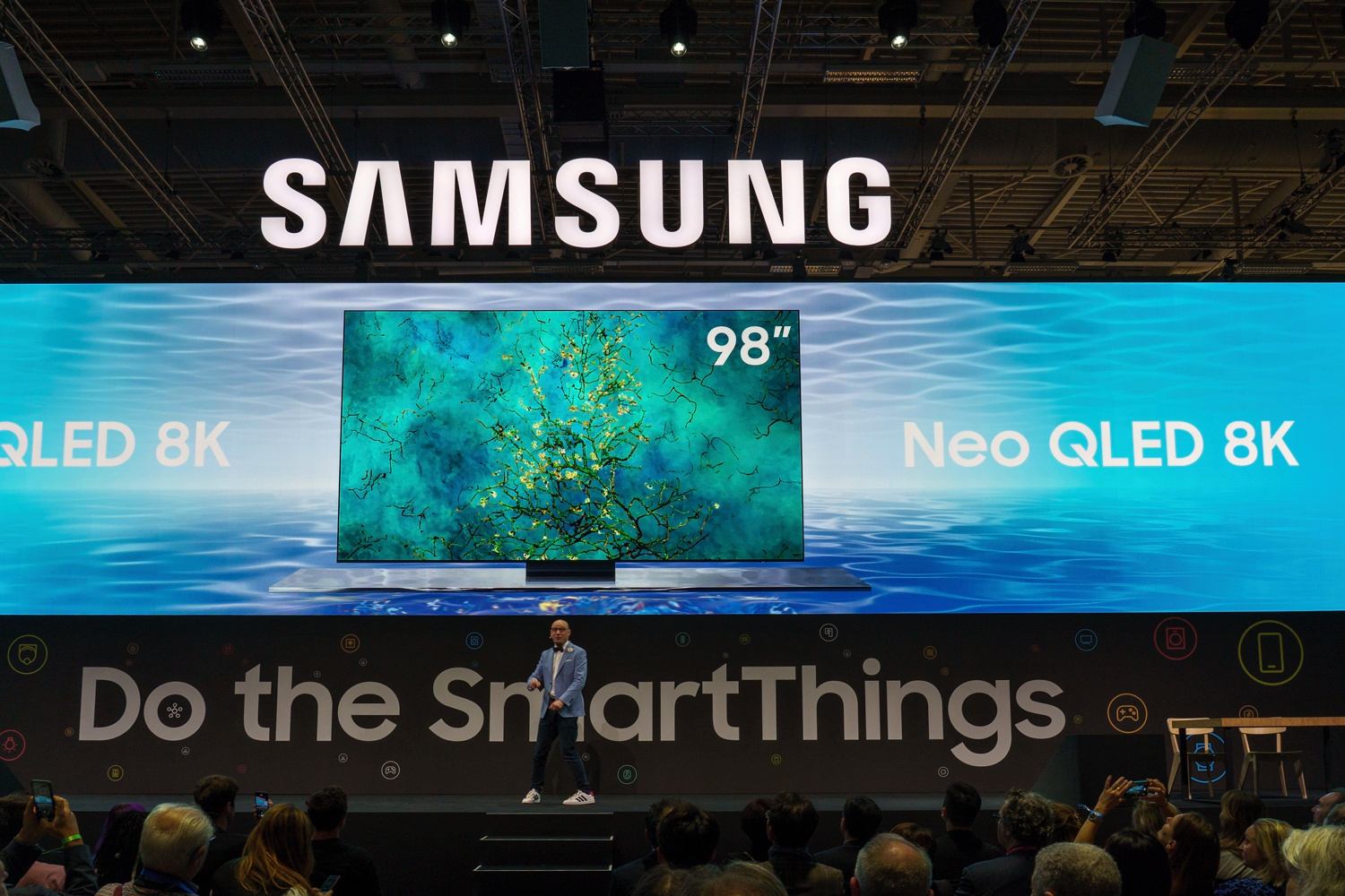 Samsung predstavuje 98-palcový QLED televízor a ďalšie novinky (VIDEO)