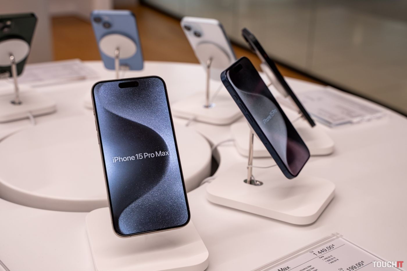 iPhone 15 Pro sa prehrieva. Apple priznal problém a prisľúbil aktualizáciu (DOPLNENÉ)