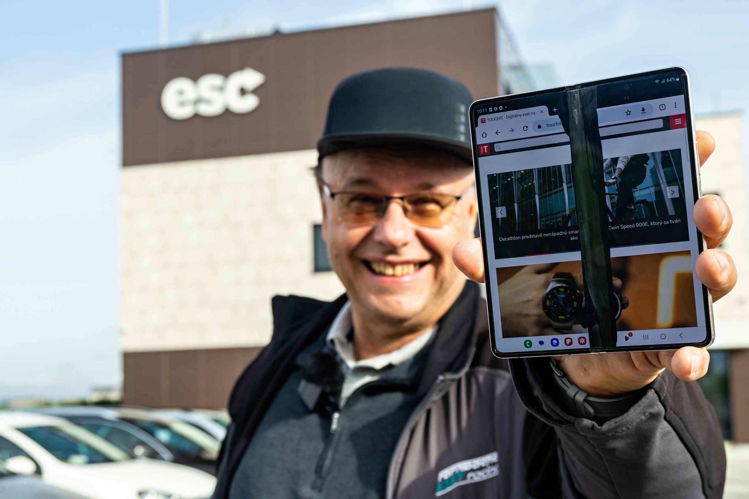 Opravujeme prasknutý displej na skladacom telefóne (VIDEO)