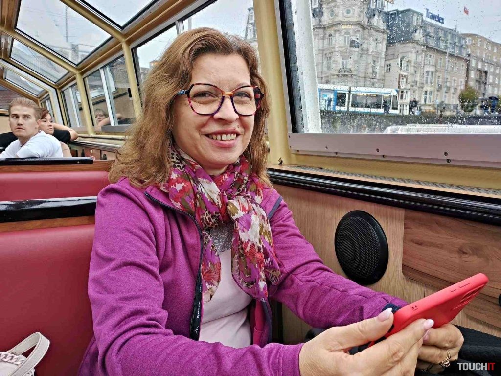 Odfotil moto g54 Power Edition hlavným fotoaparátom ako portrét s vylepšením tváre