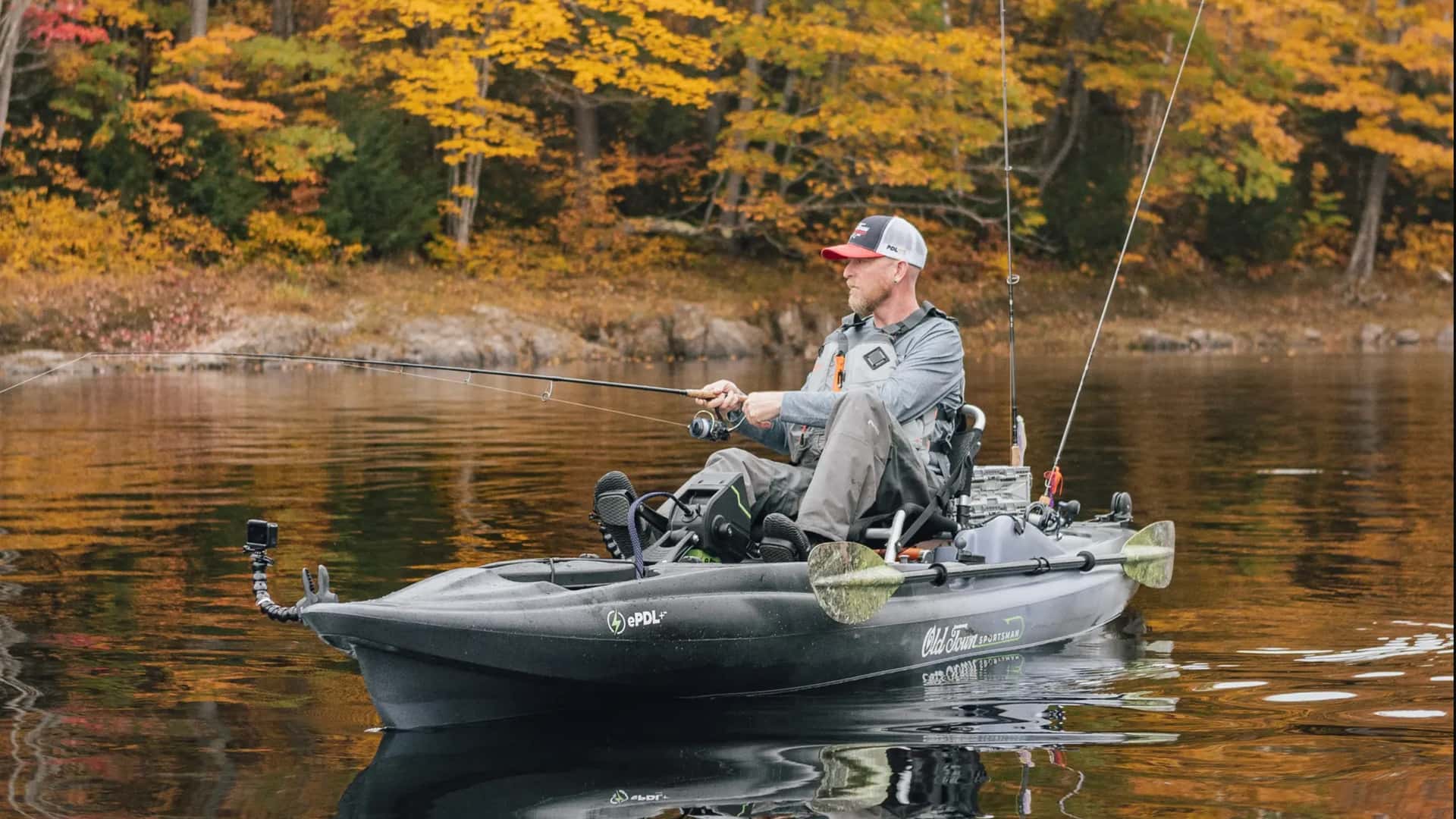 Sportsman BigWater ePDL+ 132 je špičkový kajak s e-pohonom na báze elektrobicykla pre skutočne náročných rybárov
