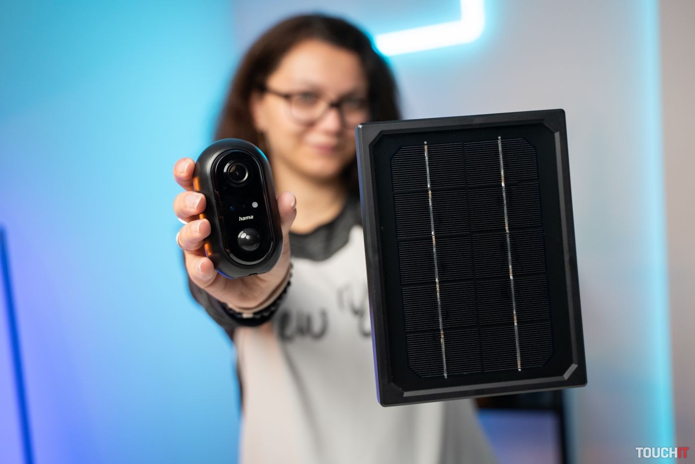 Hama SMART vonkajšia IP kamera: Ochráňte svoj domov pomocou kamery so solárnym napájaním