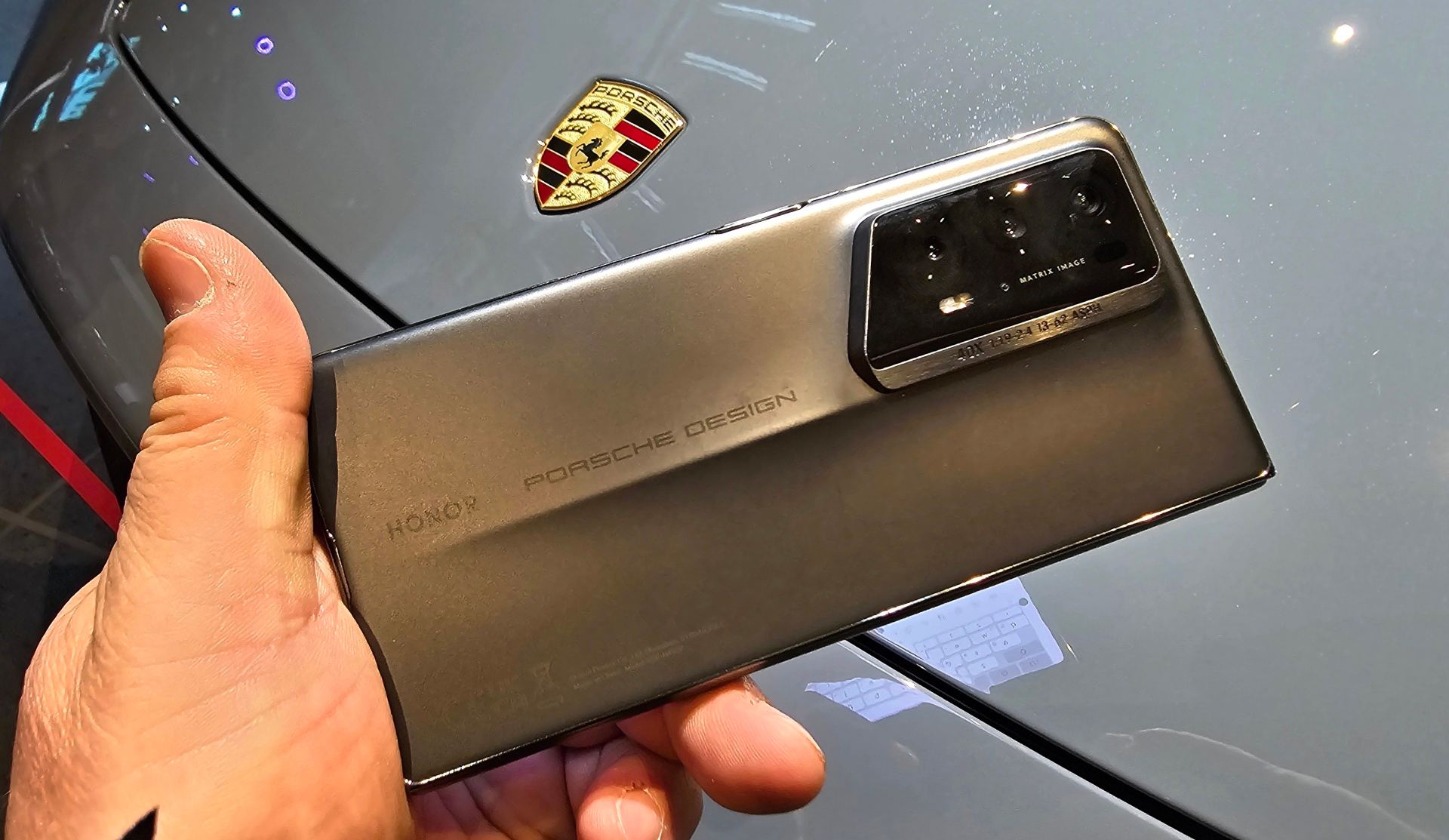 HONOR predstavil Magic V2 RSR Porsche Design