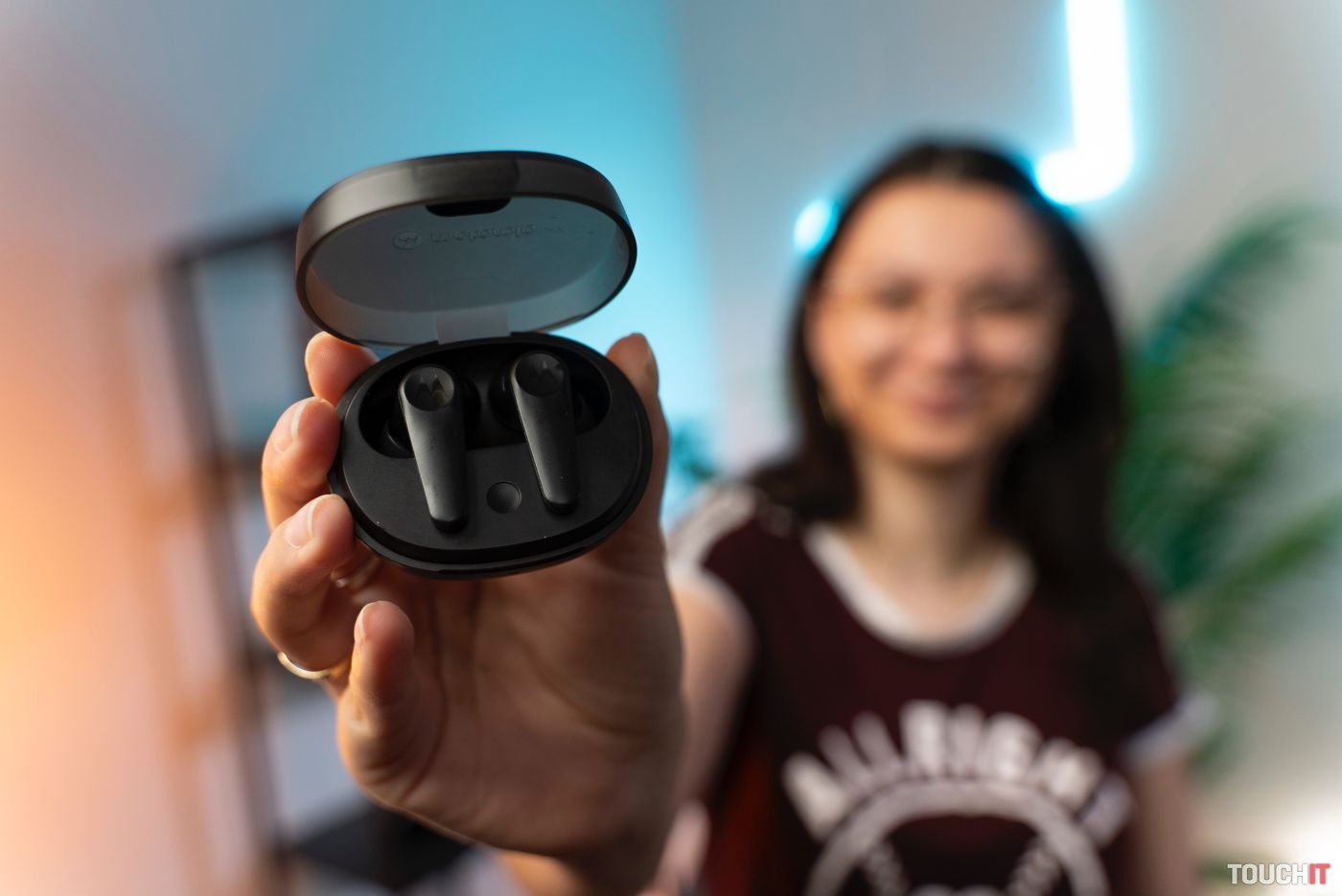 moto buds 600 ANC: Skvelé potlačenie hluku v slúchadlách s príjemným tvarom (RECENZIA)