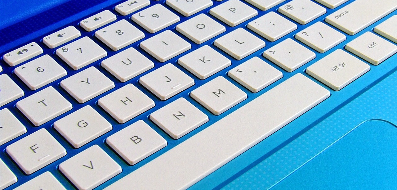 Ako zobraziť CapsLock a jeho zapnutie vo Windows?