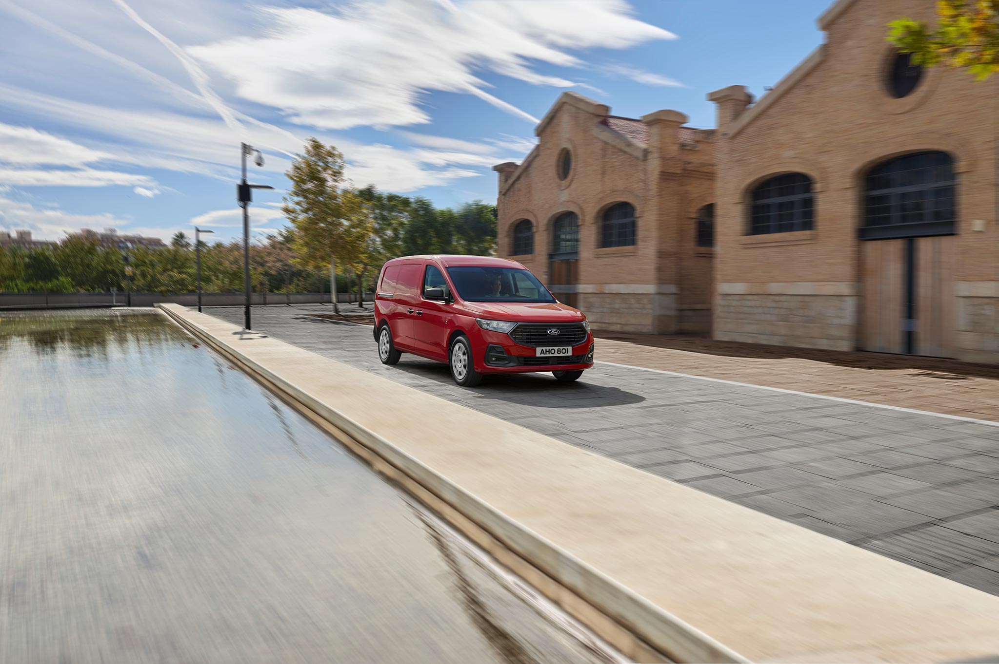 Ford Transit Connect pozná slovenské ceny. Všestranná malá dodávka zaujme motorizáciami i variabilitou