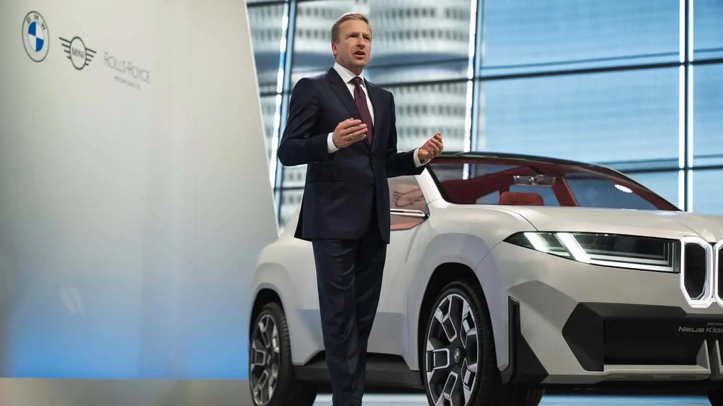 BMW: Generálny riaditeľ automobilky vyzýva na zrušenie zákazu produkcie spaľovacích motorov!