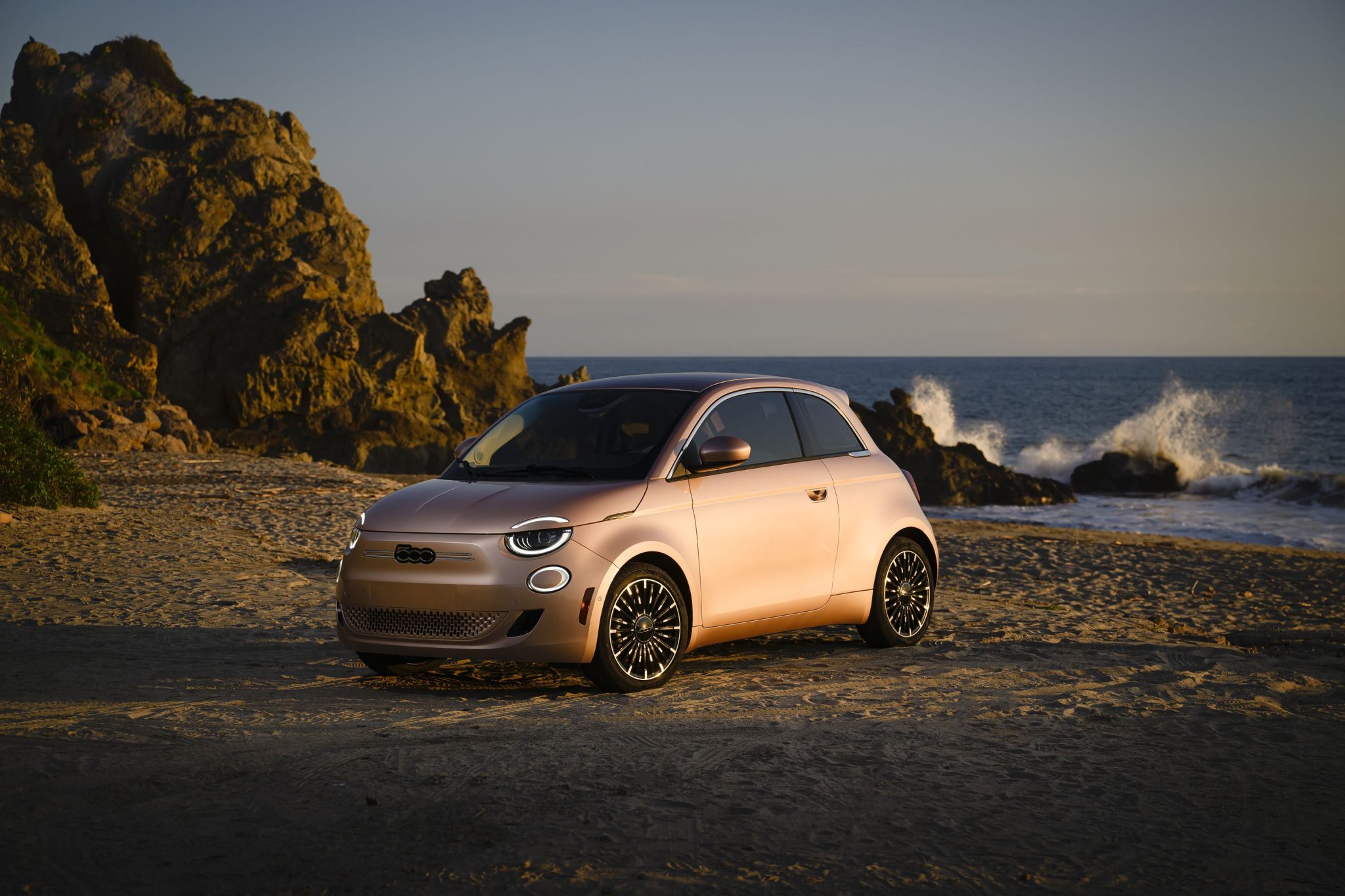 Fiat pozastavuje výrobu elektrického modelu 500e