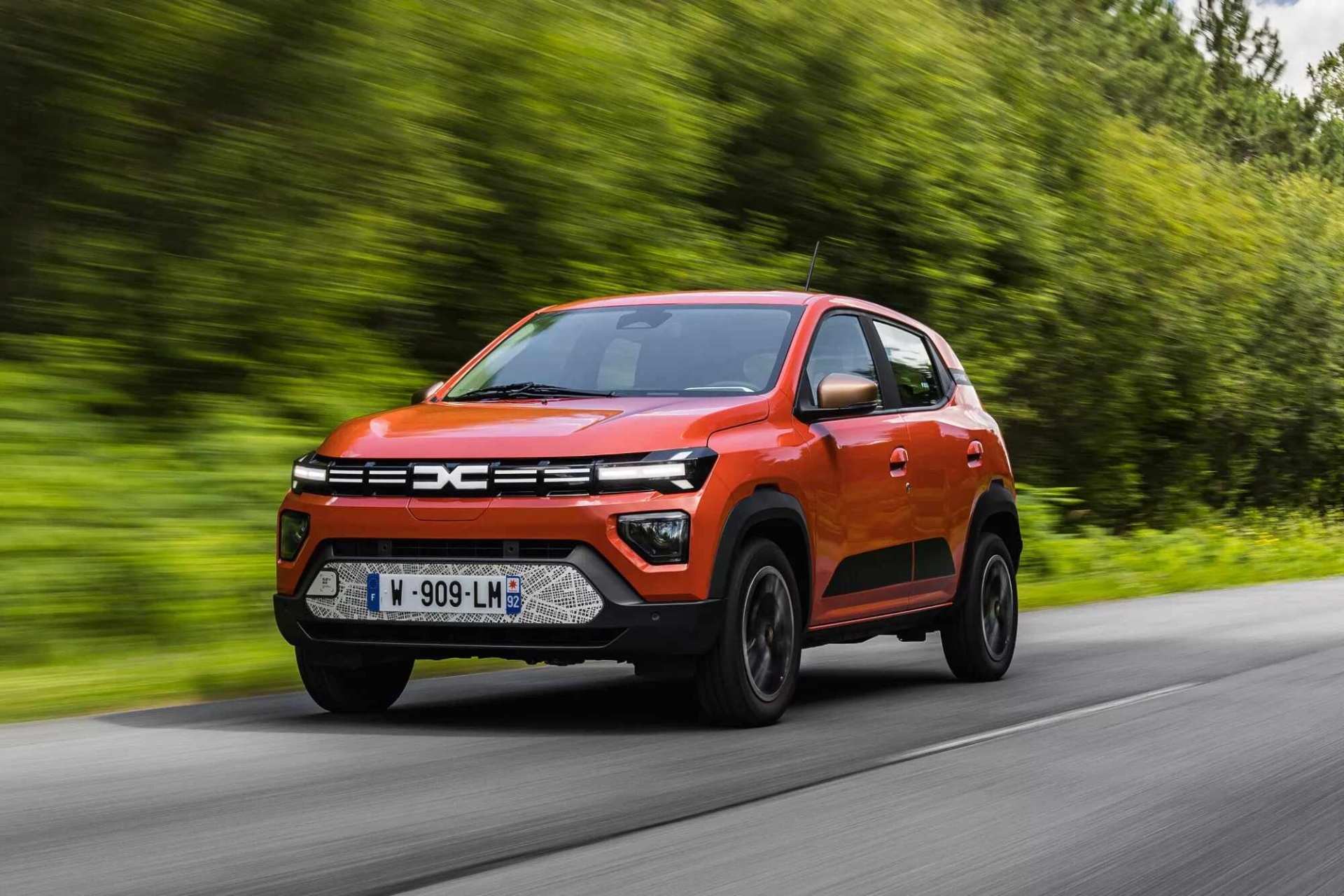 Nová Dacia Spring Extreme na snehu