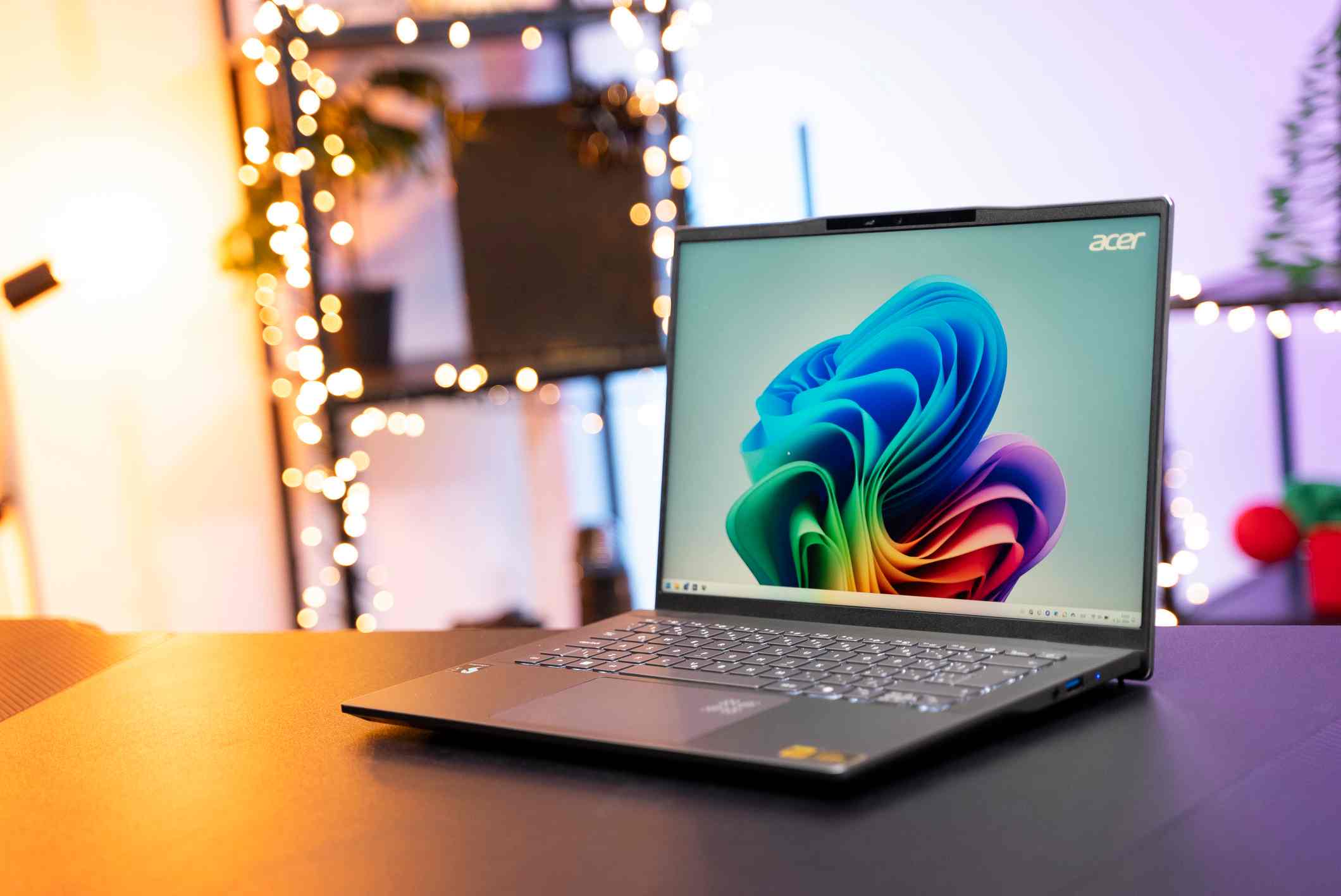 Acer Swift 14 AI: Výdrž 10 hodín a procesor Snapdragon s AI (RECENZIA)